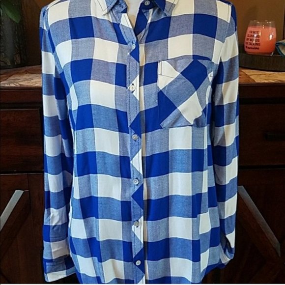 Staccato Tops - NWOT Long Sleeved Blue and White Check Button Down